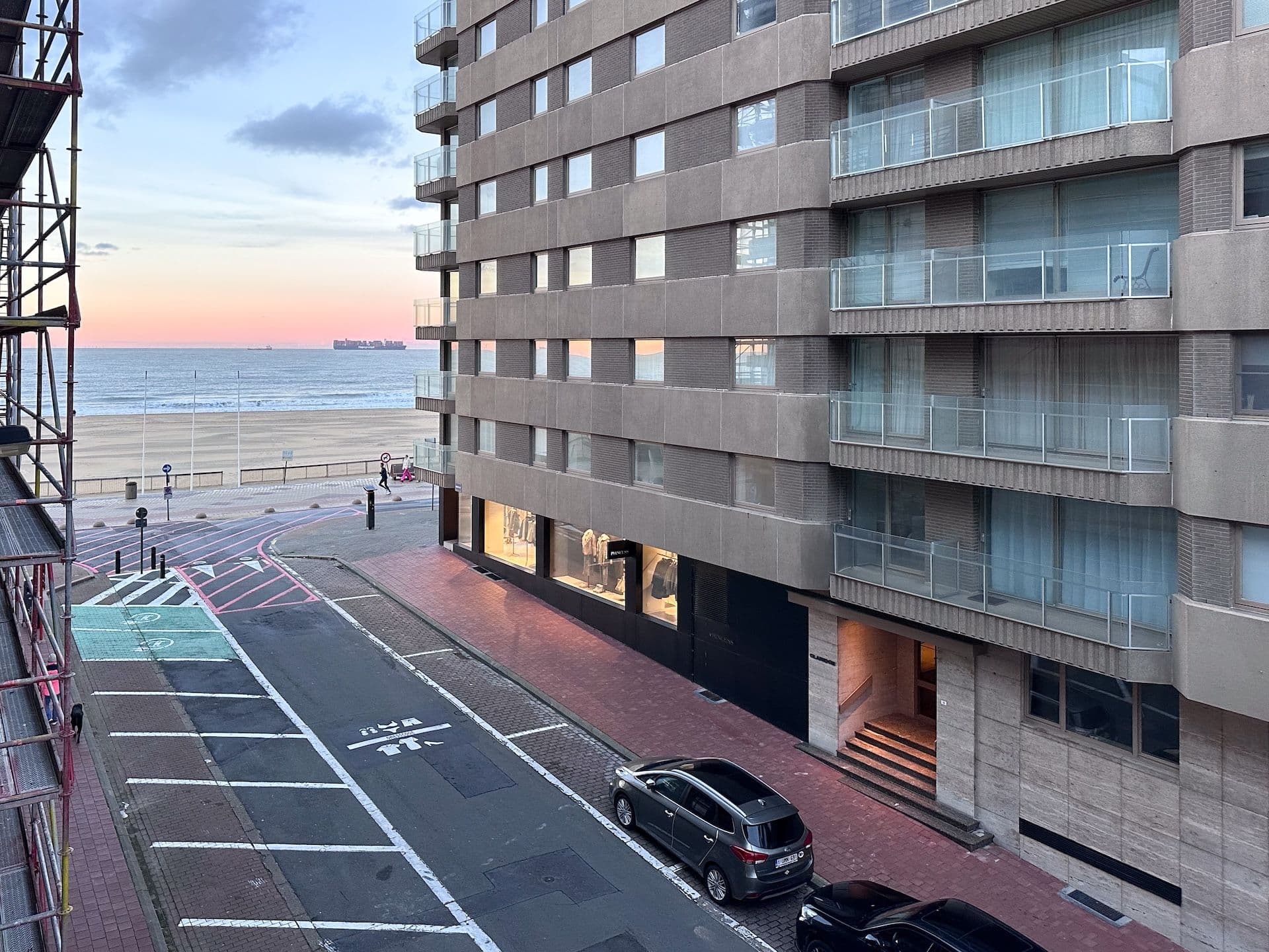 Toplocatie in hartje Het Zoute met zijdelings zeezicht