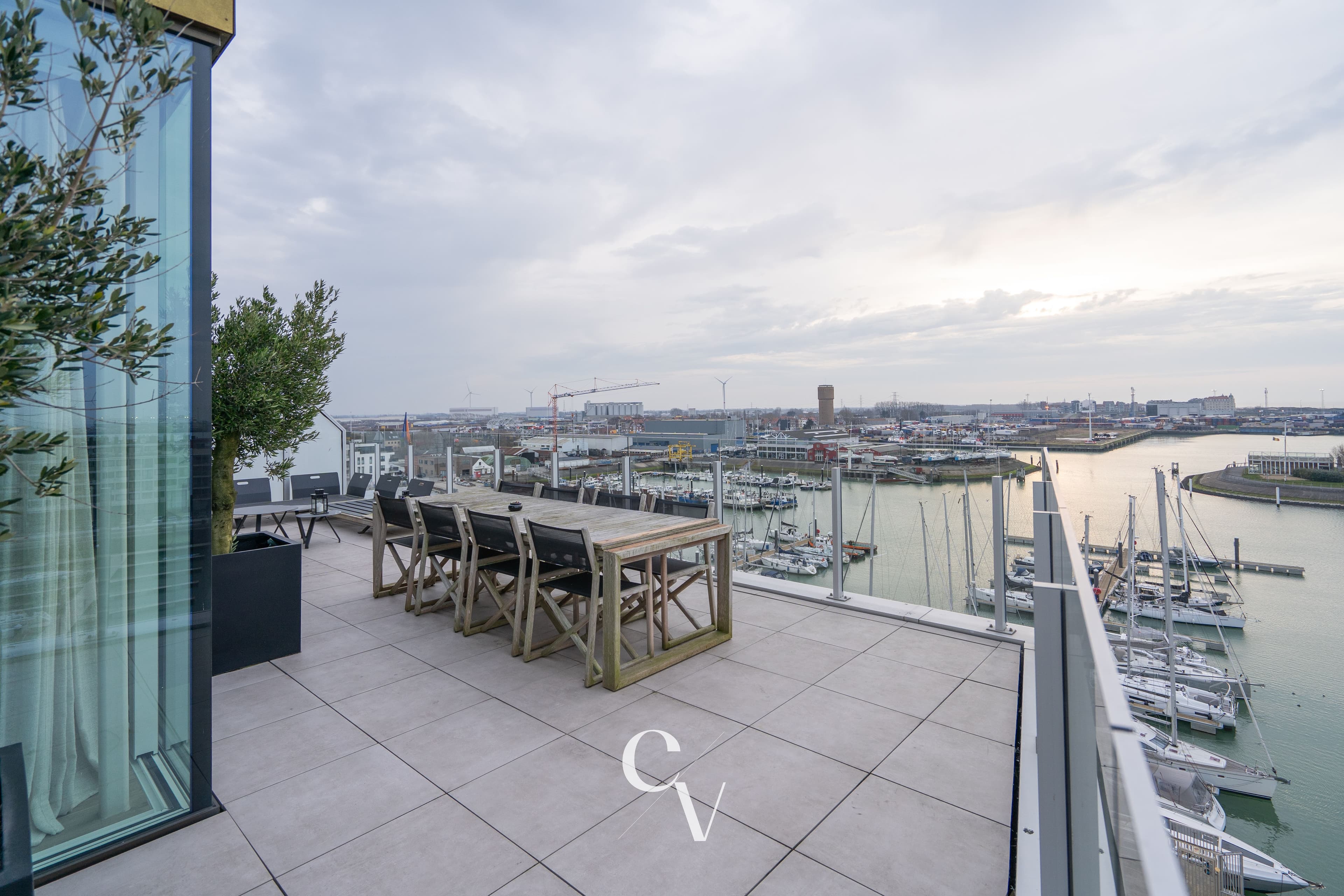 Prachtig afgewerkte penthouse met unieke zichten